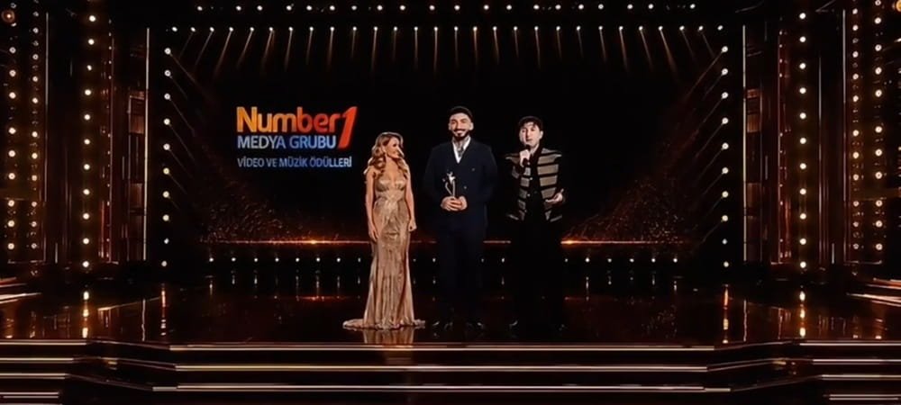 MÜZİK DÜNYASINDA DEVRİM: TARİHİN İLK YAPAY ZEKÂ ÖDÜL TÖRENİNE NUMBER1 İMZASI!