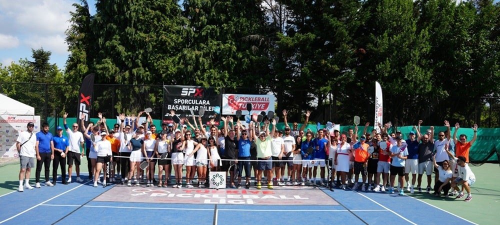 Türkiye’nin ilk Pickleball Ligi’nde kazananlar ödülleri aldı
