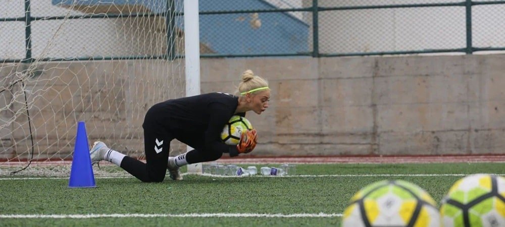 NEVİDE ÇİÇEK TRANSFERİYLE GÜNDEM OLDU