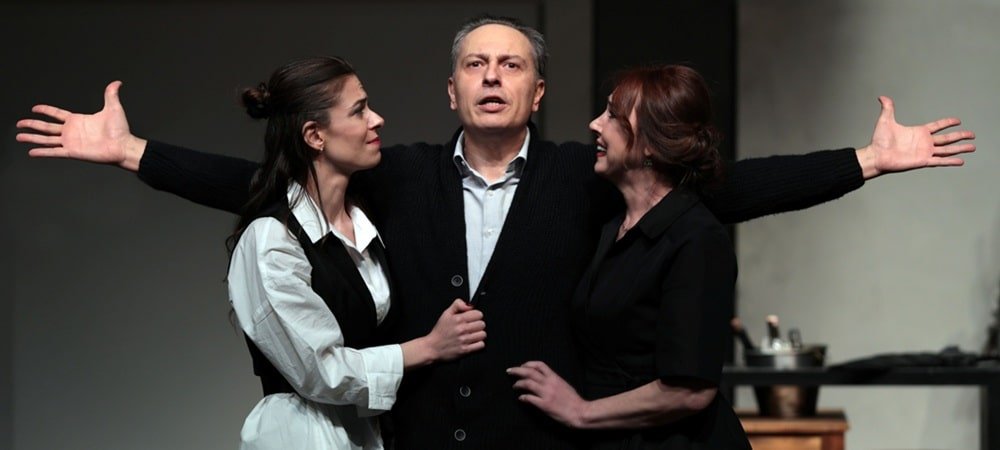 ŞEHİR TİYATROLARI IBSEN’İN“BİR HALK DÜŞMANI” OYUNUYLA TUZLA’DA