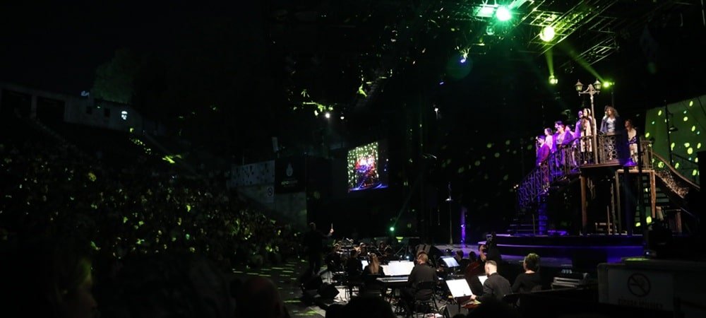 Fosforlu Cevriye Harbiye’de Işıltısıyla Göz Doldurdu