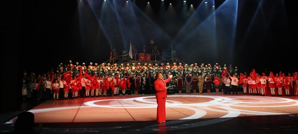 Bir Milletin Sesi Işığın Yolunda 90. Yıl AKM’de Büyüledi