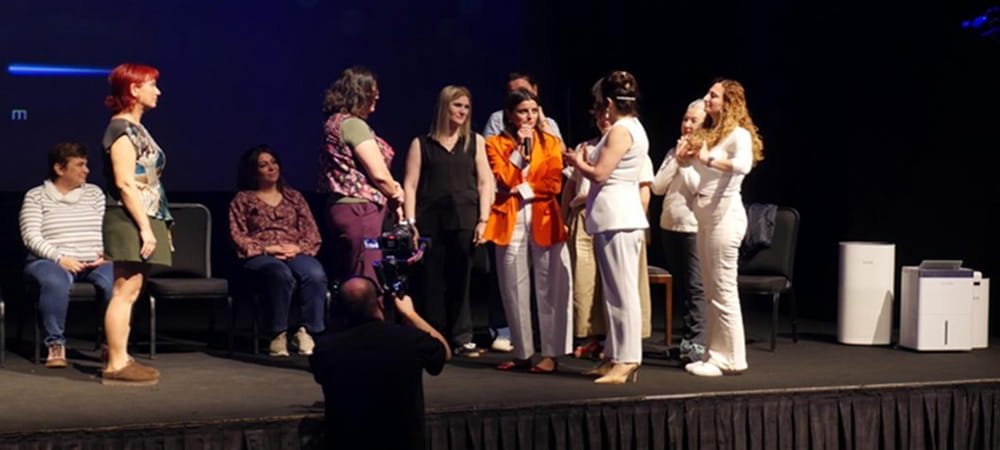 KANSER TEDAVİSİNİ TAMAMLAYAN ECE VAHAPOĞLU, UYANIŞFEST’E DAMGA VURDU